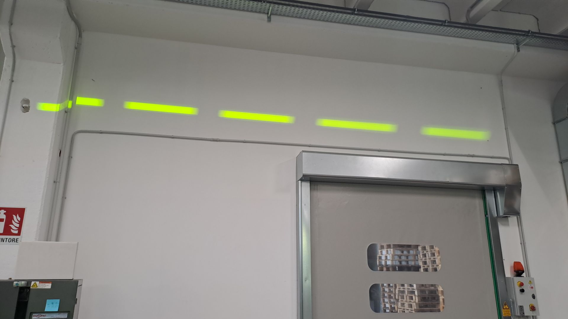 Ligne virtuelle par projection LED - marquage au sol sans usure, résistant et personnalisable_2