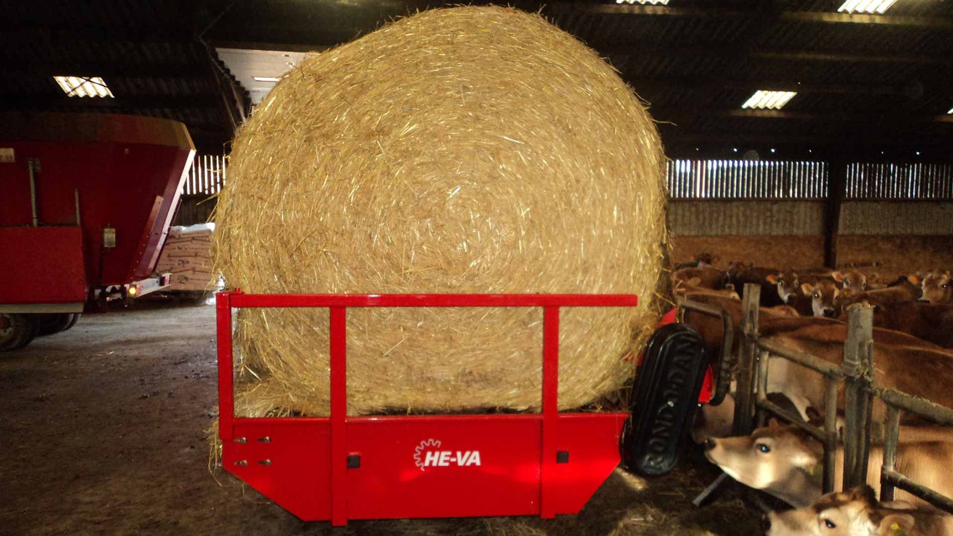 Dérouleuse de balles de paille Rondo-Dan pour litières animales