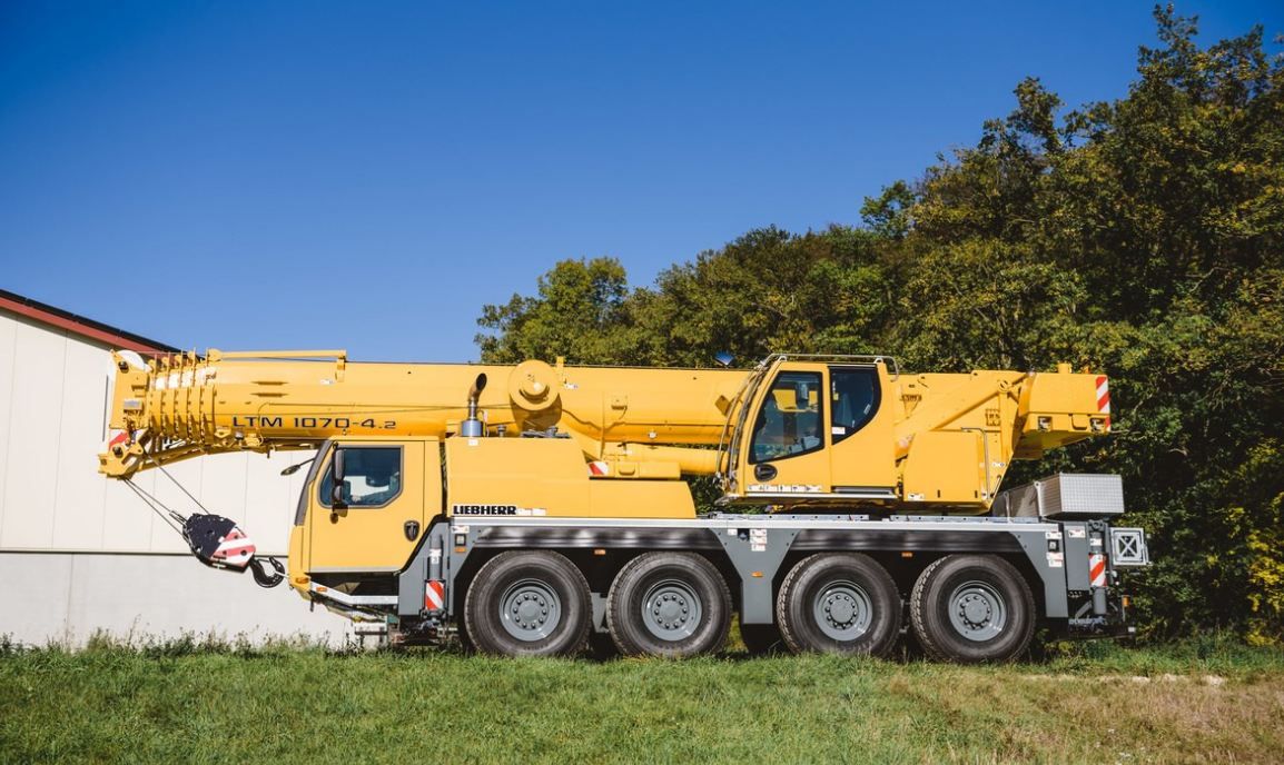LTM 1070-4.2 grues automotrices - Liebherr - capacité de charge max 70 t - flèche télescopique jusqu'à 50 m_2
