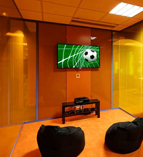 Partena 85 épure avec finition bord à bord adaptée aux ERP et IGH