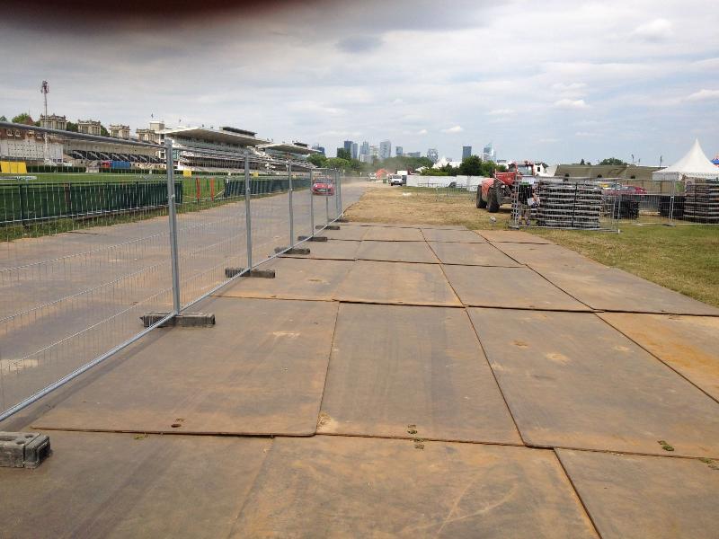 Location de plaques de roulage  pour chemins d'accès et plateformes temporaires - ACIER_2