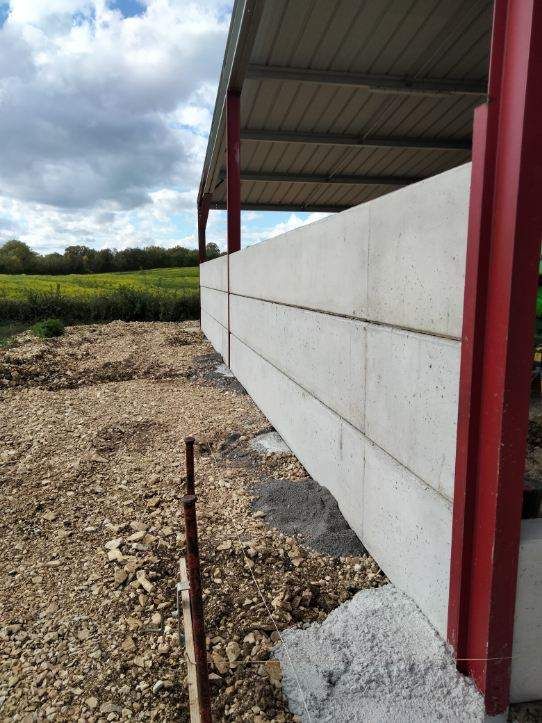 Mur en béton de 16 cm d'épaisseur pour exploitation agricole