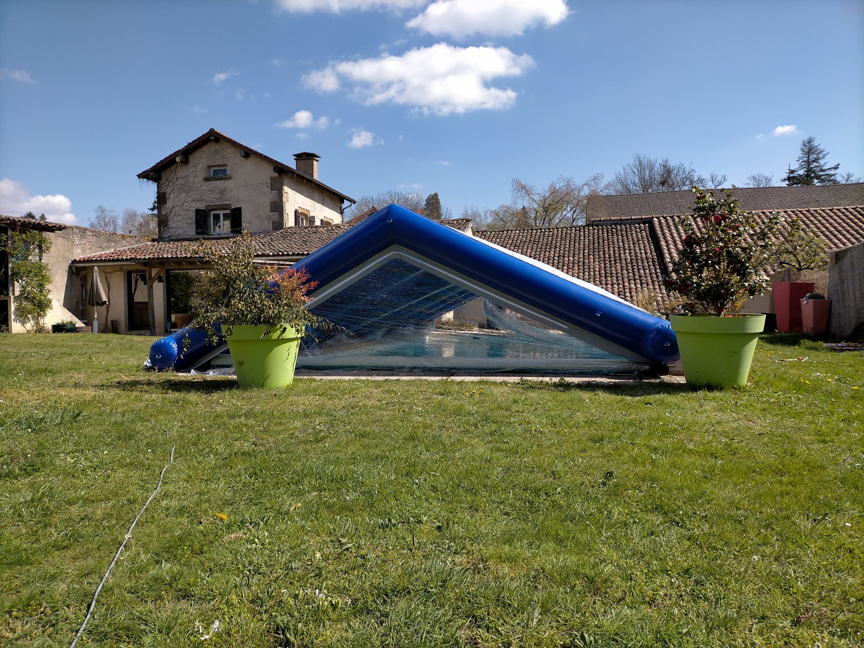 Abri déperlant pour pose de liner et rénovation de piscine