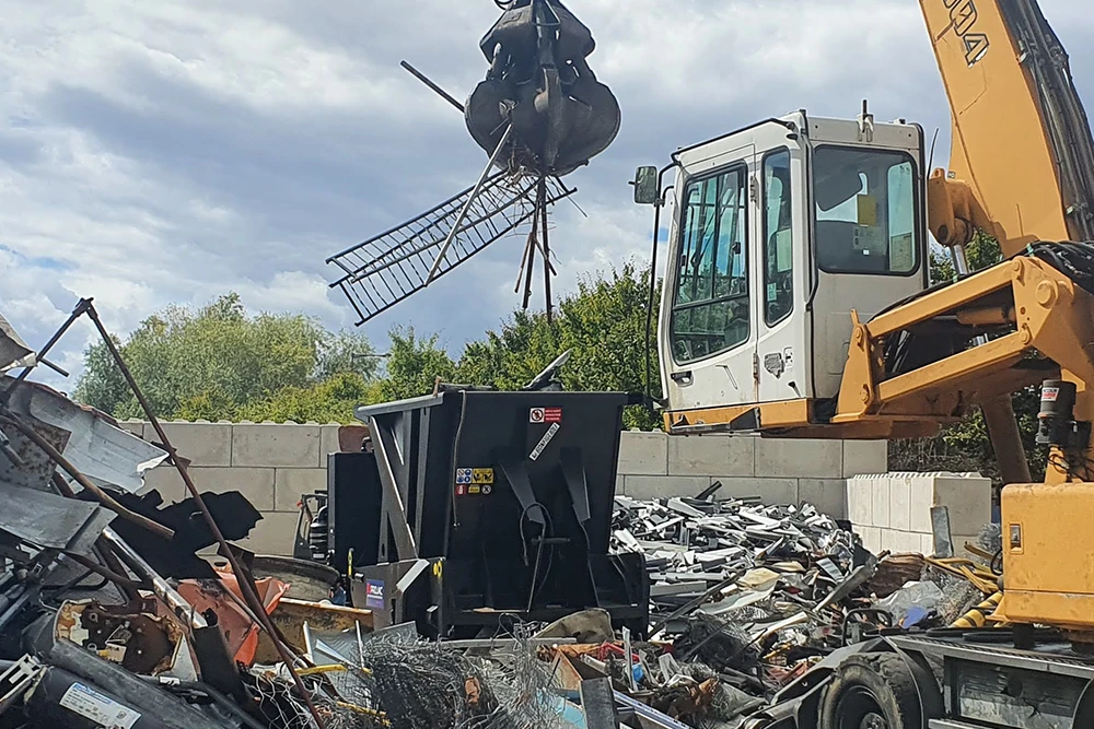 Cisaille hydraulique mobile horizontale, pour chantiers de ferraille - BONFIGLIOLI - Force de cisaillement 1000 T - MOBICUT-1000_2