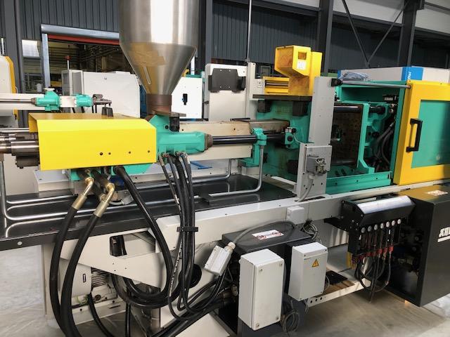 Presse à injection - Volume d'injection 115 cm³ - Pression 1470 bars - Diamètre vis 35 mm - Force de fermeture 500 kN_2