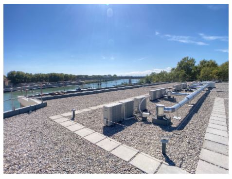 Ligne de vie à sceller sur potelets standard à chariot - dispositif d'ancrage horizontal conforme EN795:2012 classe C_2