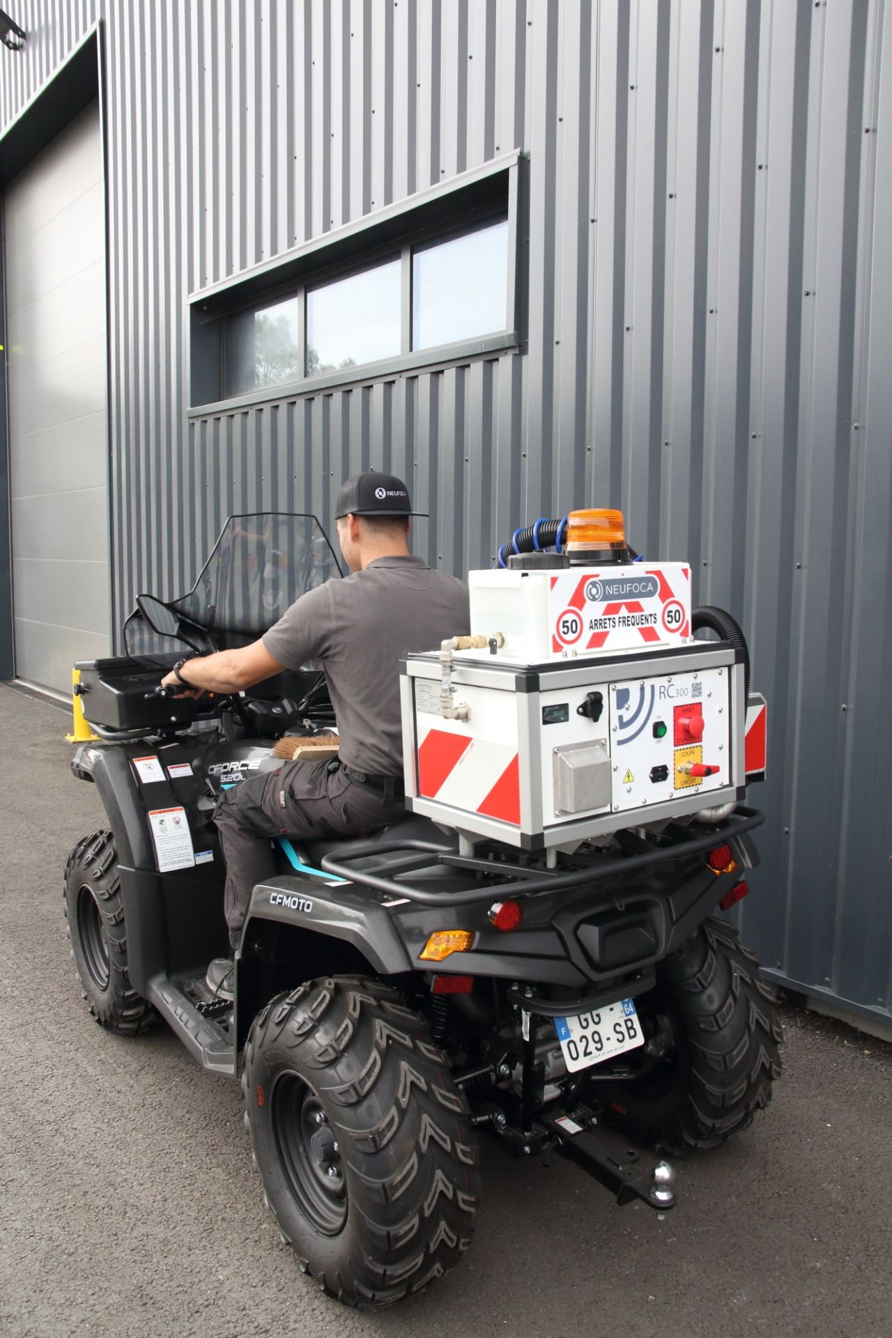 Quad déjections canines rc400_2