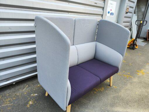 Canapé 2 places SEDUS avec séparation visuelle - d'occasion - pieds en bois - design moderne_2