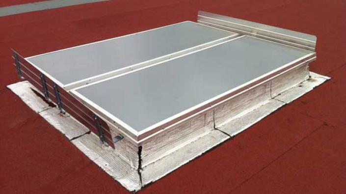 Lanterneau ponctuel ecofeu dv 110 / sur costière en acier galvanisé / avec protection solaire_2