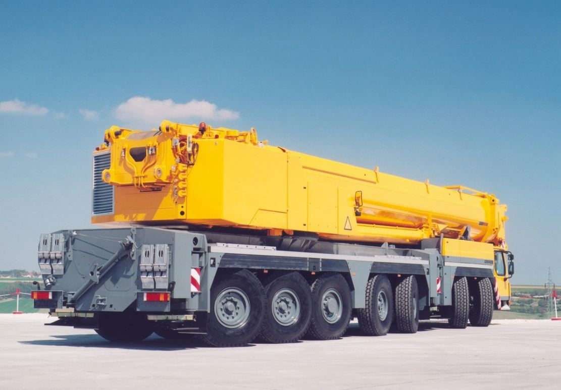 Grue Liebherr avec flèche télescopique jusqu'à 60 mètres