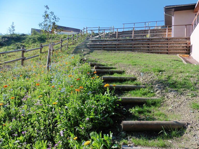 Mur de soutènement écologique en essences de bois durables