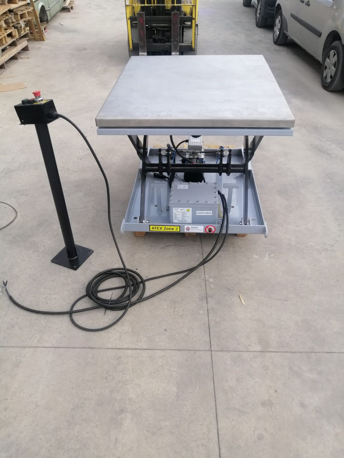 Table élévatrice électrique - dimensions spéciales - acier peint, galvanisé ou inox - version inclinable ou ATEX sur demande_2