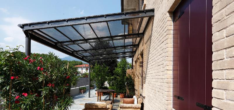 Allupergola - Pergola en aluminium personnalisable avec toit incliné et couverture en polycarbonate_2