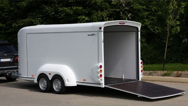 Fourgon Centaure 4400 avec portes arrière sur vérins à gaz