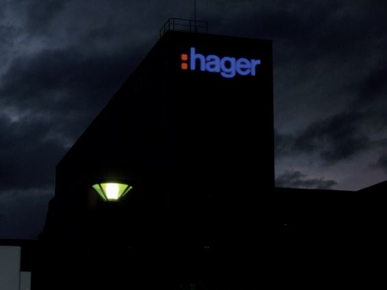 Enseignes - Lettres boîtiers lumineux et ajourés pour commerces et agglomérations_2