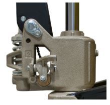 EPT-33-4W - Transpalette manuel à quatre entrées - Blue Giant - capacité 1497 kg - arc d'opération 220°_2