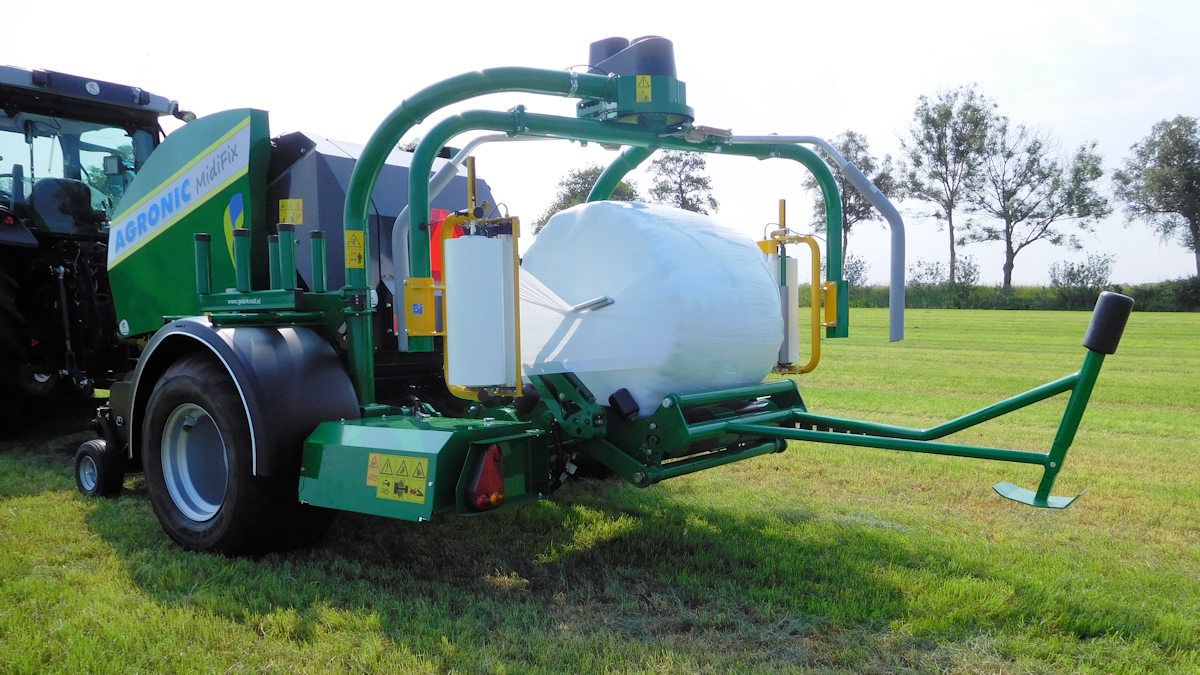 Enrubannage compact avec la presse à balles Midifix