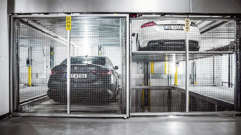 Parking mécanique à stationnement indépendant sur 2 niveaux avec faible hauteur sous plafond - Combilift 542_2