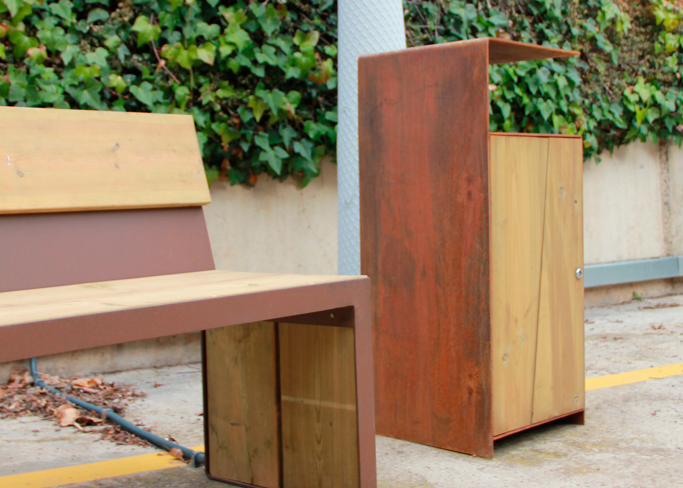 Poubelle publique TOR PA619 - bois de pin traité et structure en acier zingué avec seau intérieur en acier corten_2