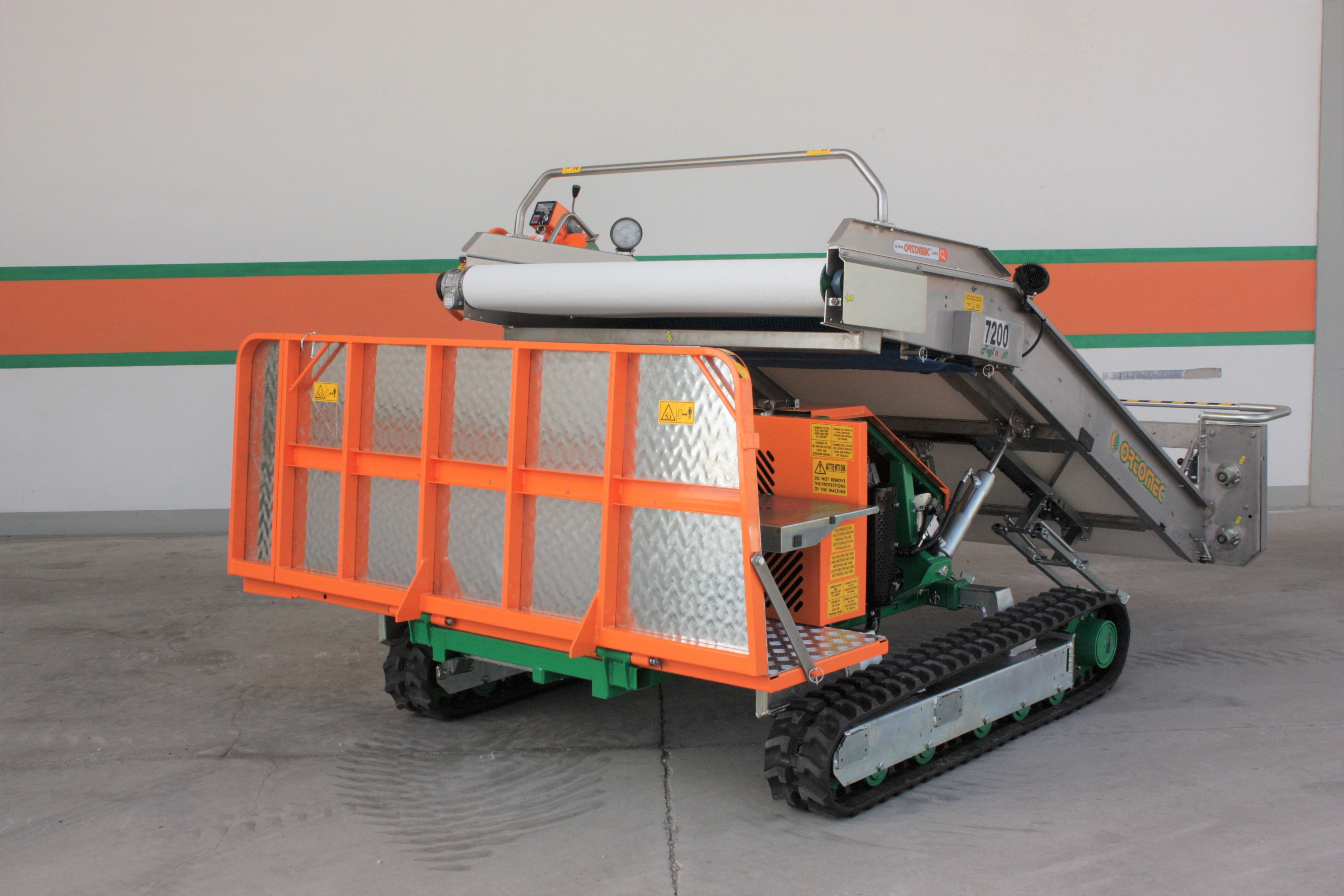 Récolteuse avec largeur de tête réglable de 130 à 180 cm