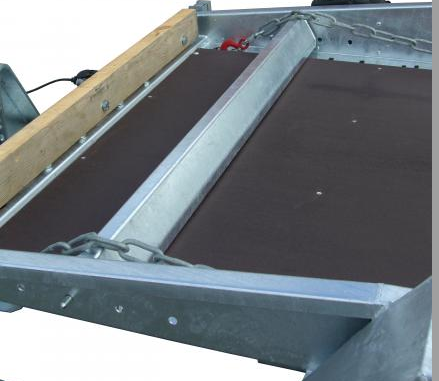 Remorque pour engins lourds avec plancher en bois