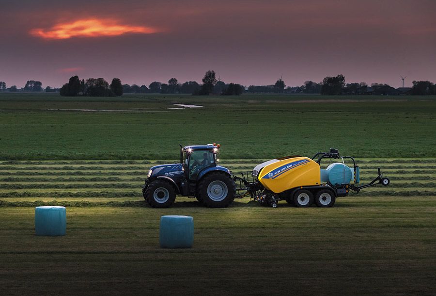 Roll Baler 135 Ultra avec système de densité électro-hydraulique pour balles optimales