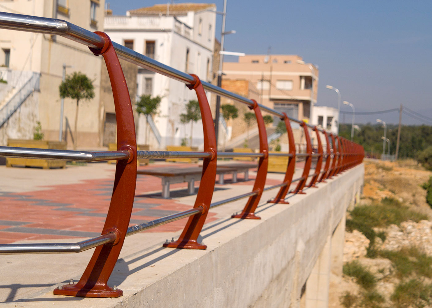 Barrière Luna VVL02 - acier avec traitement Ferrus - résistance à la corrosion - coloris grenat RAL 3004_2