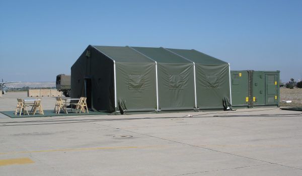 Base vie - tente militaire HTS tentiQ Government Authority - largeur 5.50m à 10,00m - résistante aux températures extrêmes et vents jusqu'à 100 km/h_2