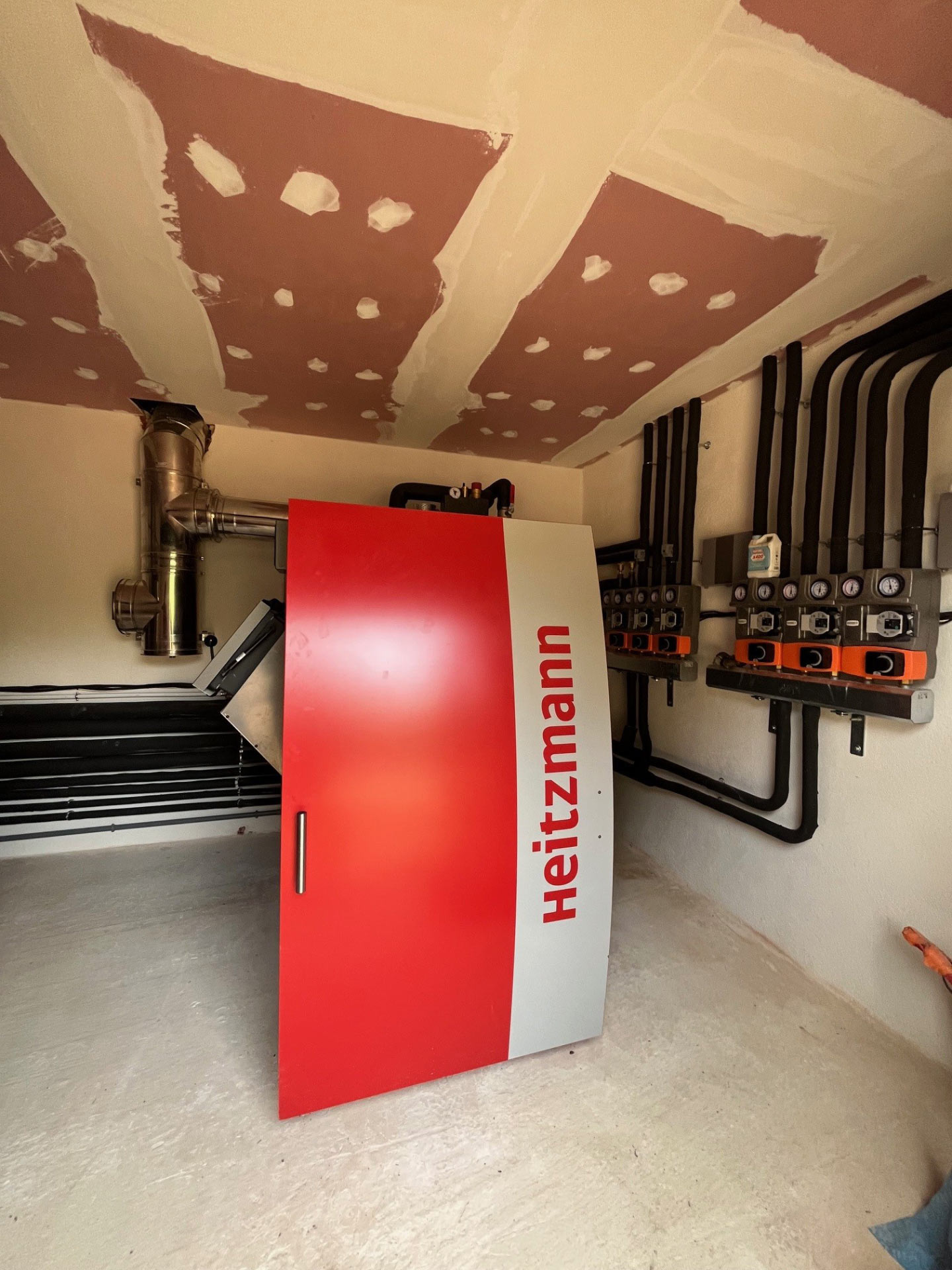 Chaudière à bûches MV 55-80 kW - Puissante et Économe pour Grands Bâtiments_2