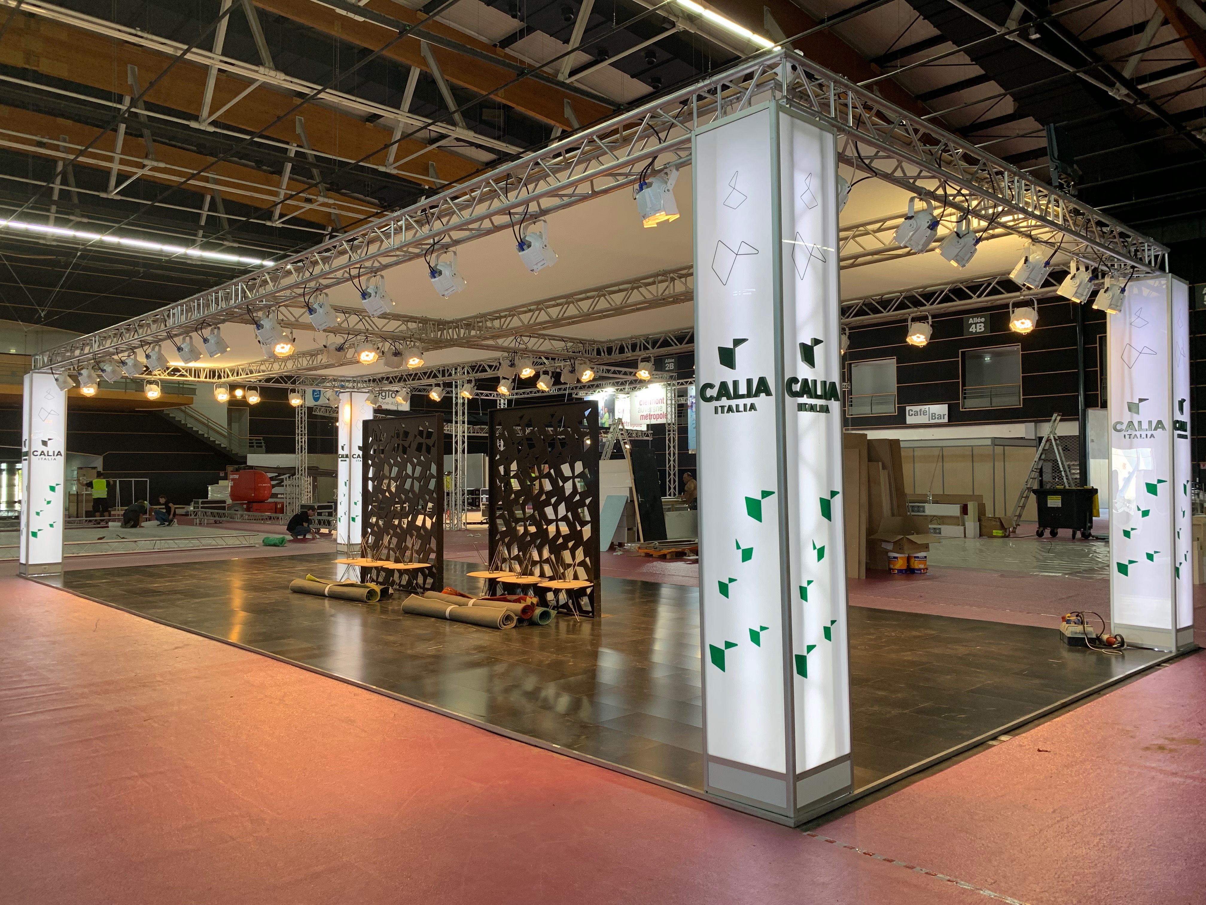 Structure scénique pour événement - Stand, scène et installations sur mesure - Robustes et flexibles_2