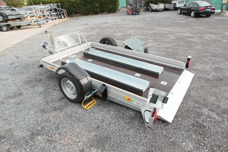 Remorque polyvalente qui se pose au sol avec 1 coffre de rangement en alu pour le transport de moto gros cube (harley, bmw, triumph, goldwing, indian ,...) - humbaur - hkt te pack 2_2