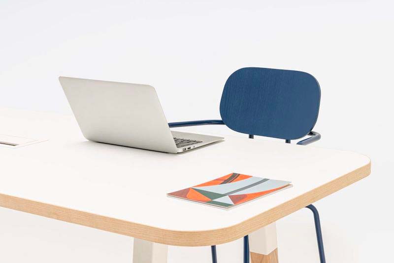 Table média pratique et élégante pour un  environnement moderne et fonctionnel_2