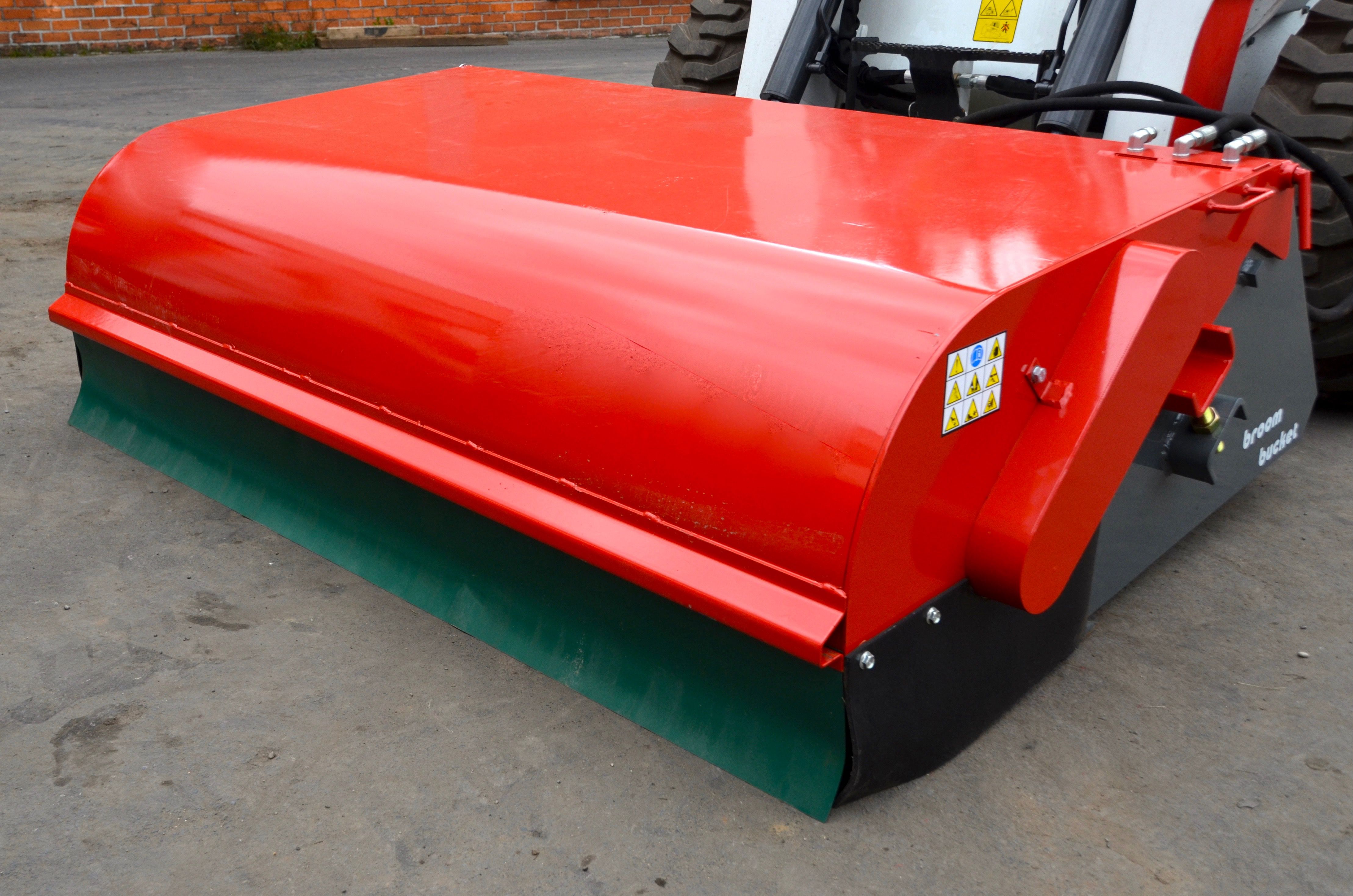 Balayeuse couvercle fermé - Attec - balayage, ramassage et déversement de débris pour chargeuses et pelles-rétros_2