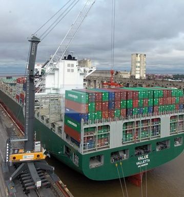 LHM 600 offrant une capacité de levage jusqu'à 208 tonnes