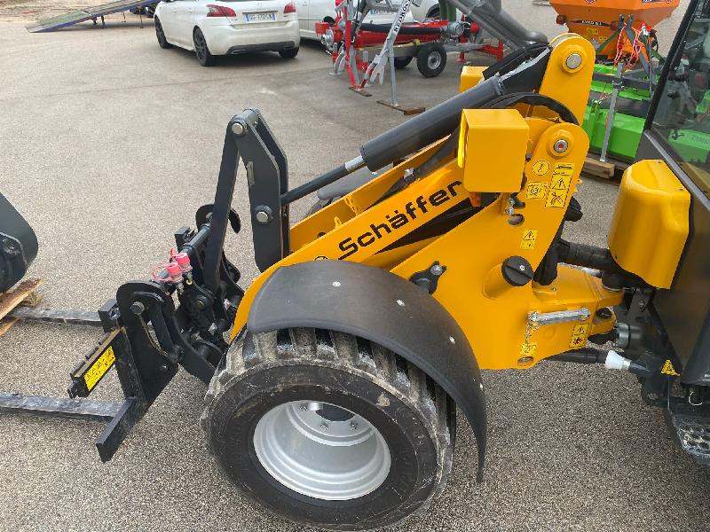 Schäffer 2430 - Chargeuse compacte polyvalente et performante pour exploitations agricoles et chantiers_2