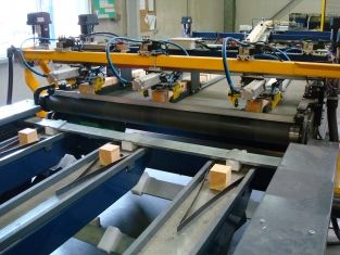 Machine Sodeme pour clouer plateaux et blocs de palettes