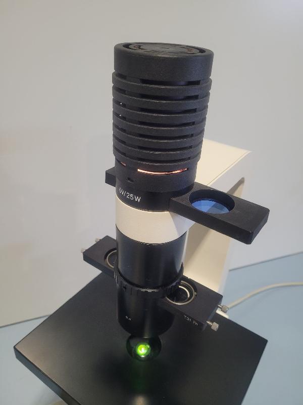 Microscope à lumière transmise inversée ZEISS TELAVAL 31_2