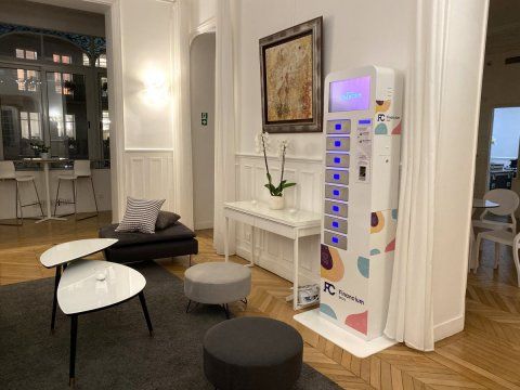 Borne de recharge sécurisée Touch 8 - 8 casiers pour smartphones, tablettes et petits appareils électroniques - Écran 15 pouces_2