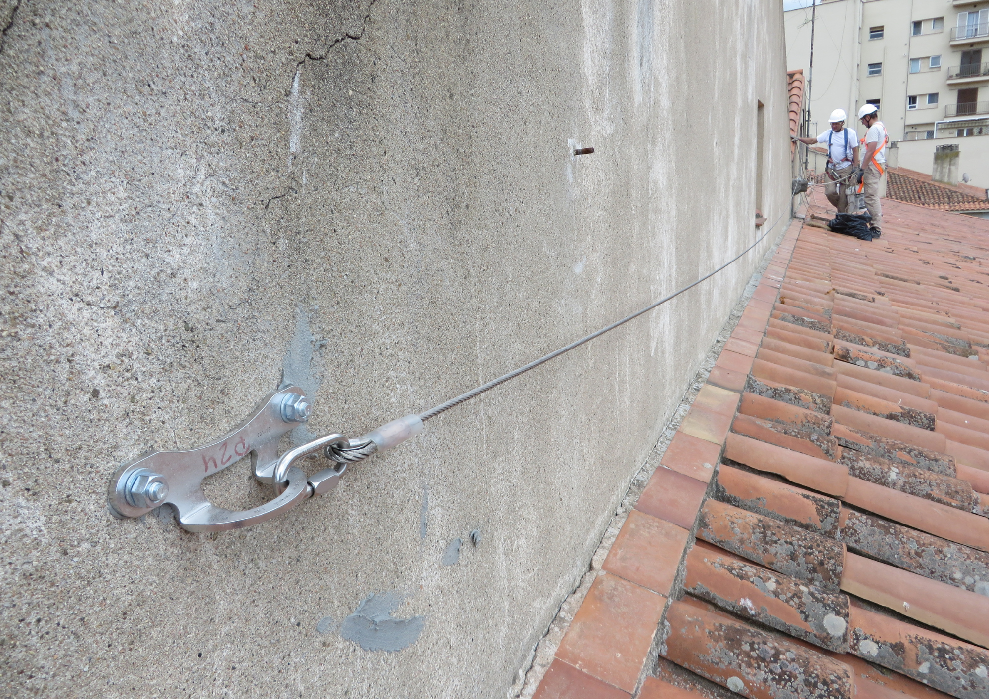 Ligne de vie en façade standard - dispositif d'ancrage horizontal conforme EN795:2012 classe C_2