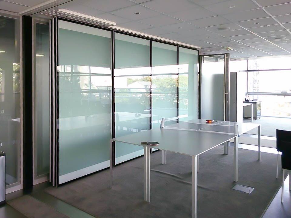 Mur mobile vitré acoustique suspendu Acoglass - atténuation acoustique jusqu'à 45 dB Rw_2