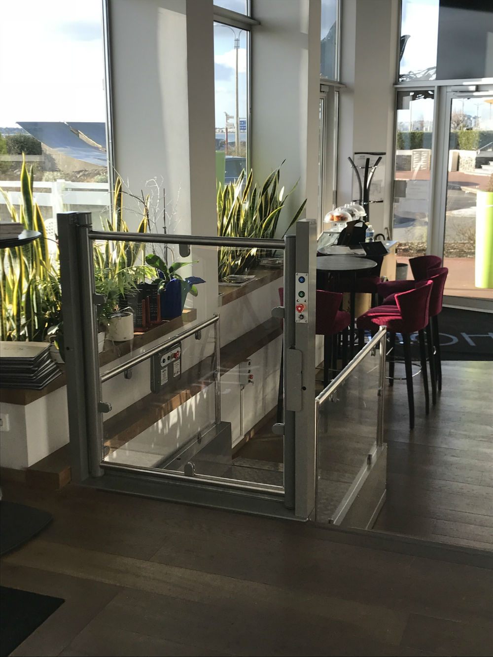 Plateforme PMR - Élévateur vertical adaptable intérieur/extérieur - Structure autoportante ou mur porteur_2