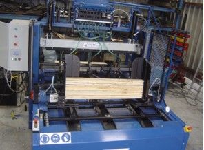 Système automatisé pour l’assemblage des semelles en bois