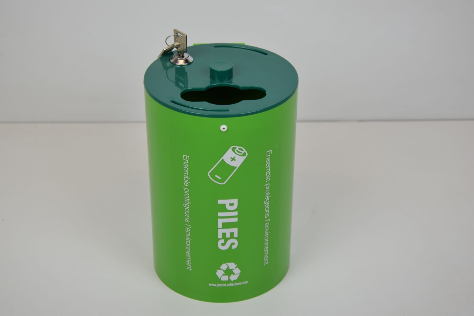 Borne murale de collecte de piles usagées_2