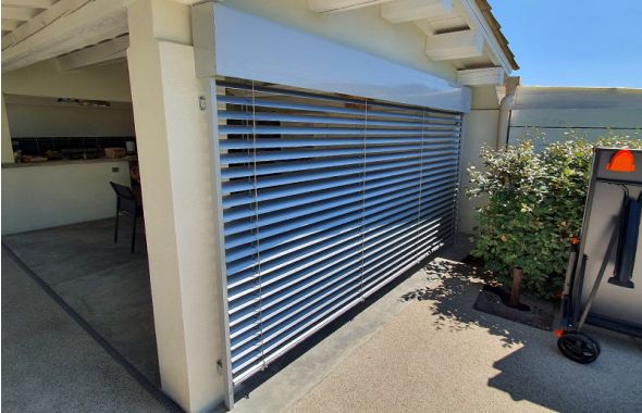 Brise soleil orientable autoportant sur mesure - lame galbée 80 mm - aluminium extrudé - motorisé - fabrication française_2