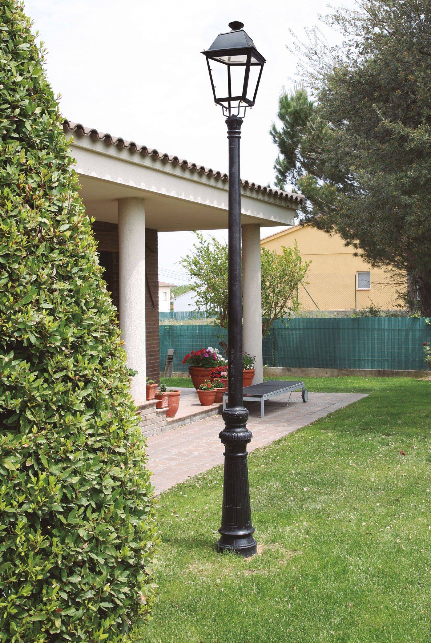 Mât classique Villa ICVI32 - Base en fonte - Finition noir mat - Raccord femelle GAZ ¾”_2
