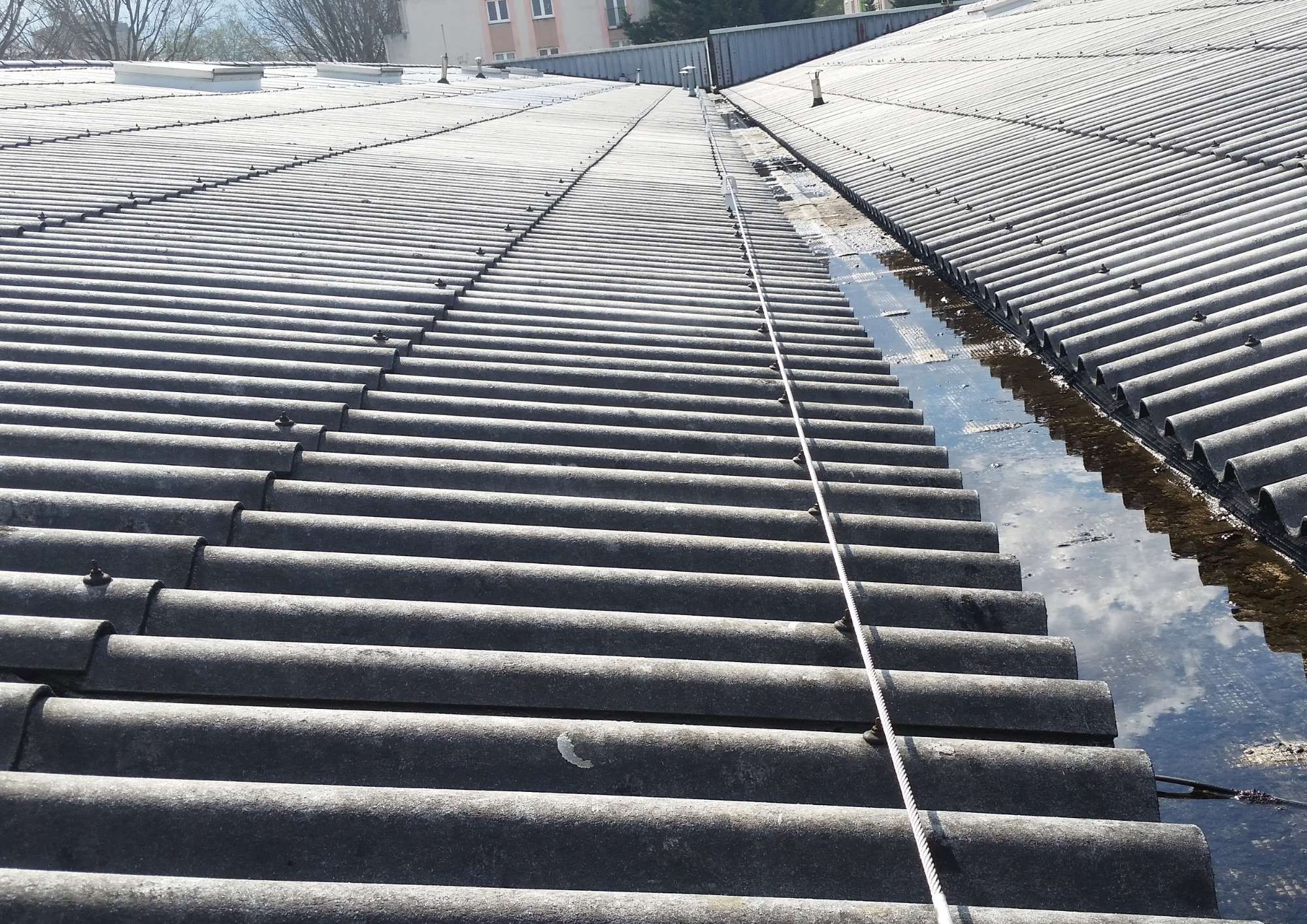 Ligne de vie sur fibrociment et charpente métallique - dispositif d'ancrage horizontal conforme EN795:2012 classe C_2