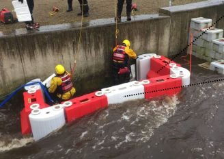 Barrière anti-inondation lestée - réutilisable, adaptable et résistante aux vents forts_2