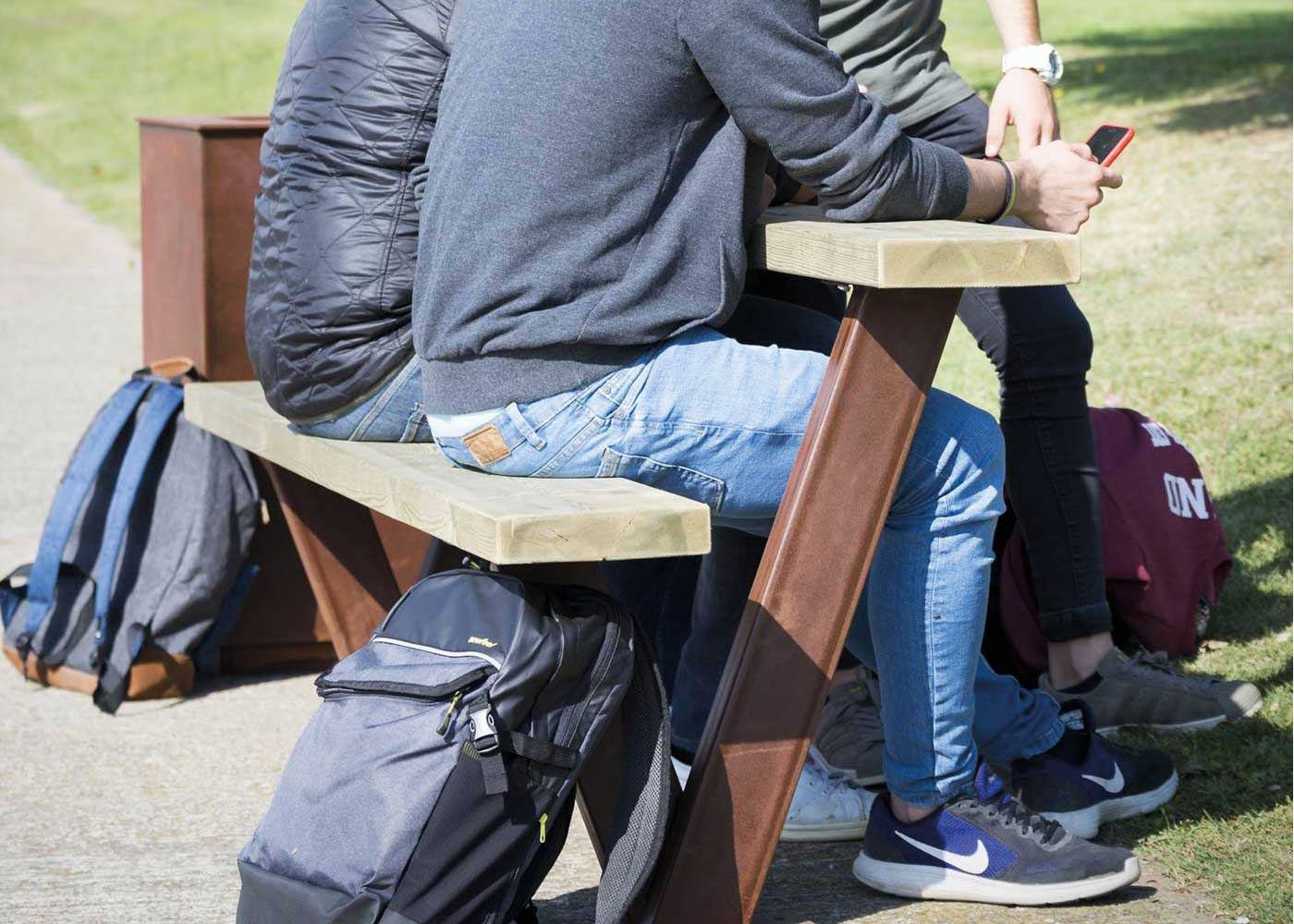 Assis-debout Olea UM314G - Piètement en acier Corten et lattes en bois traité classe IV_2