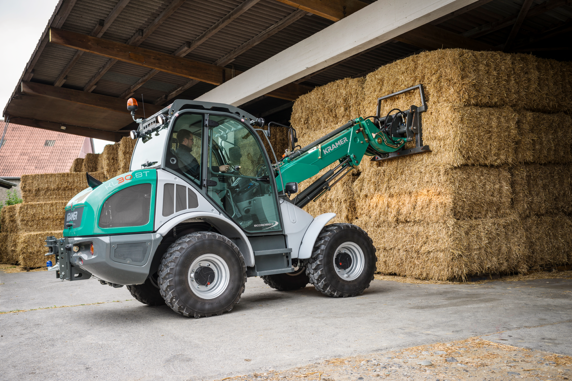 Chargeuse télescopique  avec une qualité, un confort optimal pour  le chargement sans difficulté de tous les véhicules- Kramer KL30.8T_2