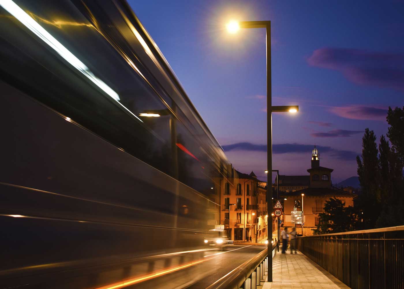 Ensemble lumineux Tomsk F ACTMF - mât en acier rectangulaire avec module LEDs 20W à 120W_2